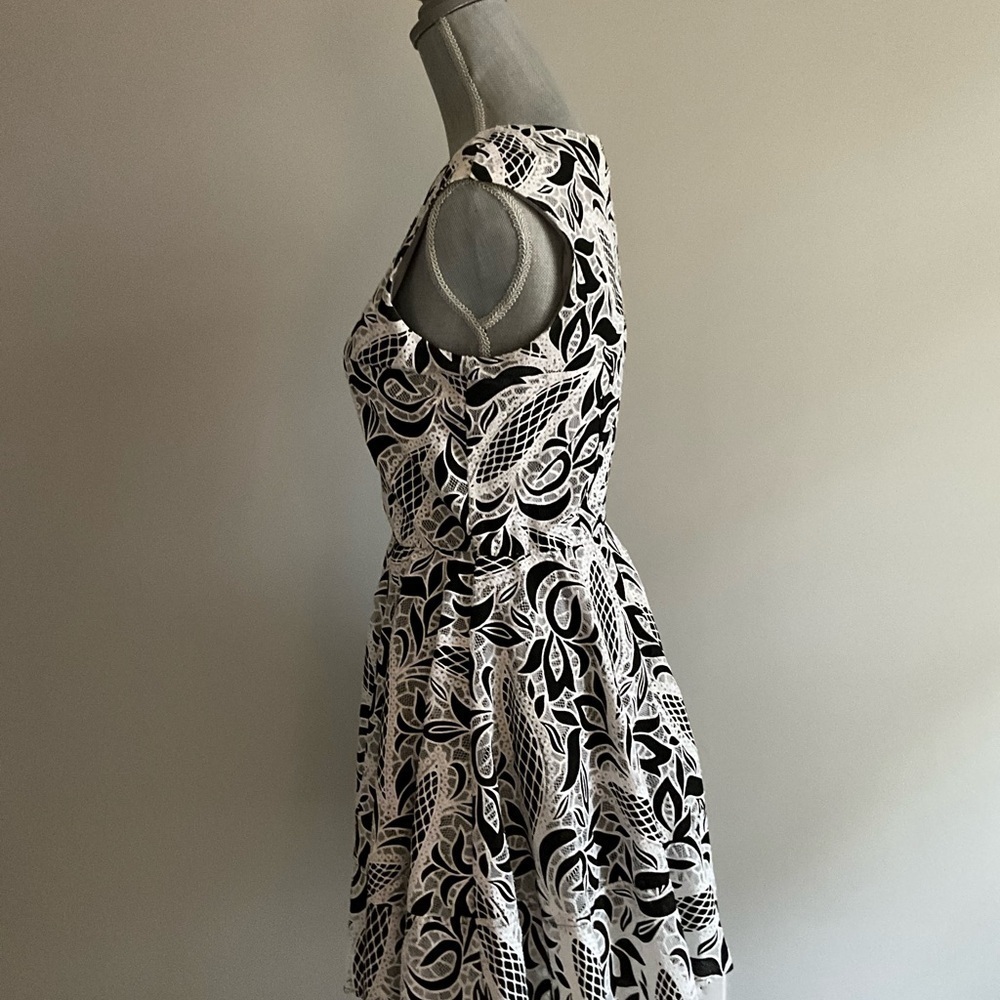 Collective Concepts Black & White Lace Dress Size Medium - Picture 8 of 10